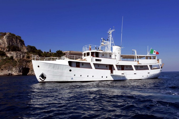 Motor yacht�Buena Chica 